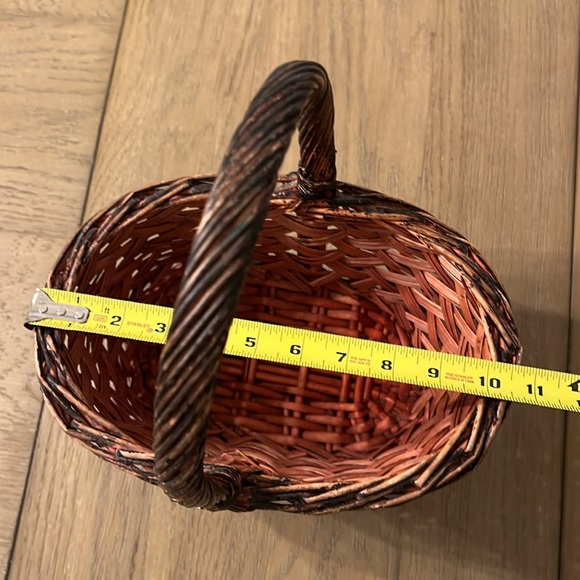 vintage oval woven basket with handle ~ dark finish - Picture 4 of 7
